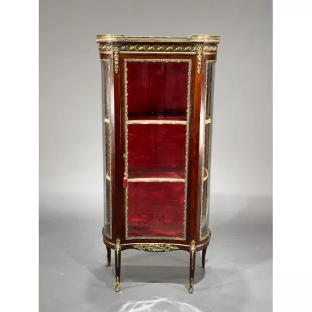 Witryna formy nerka w stylu Ludwik XV Francja